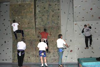 La parete della palestra di arrampicata