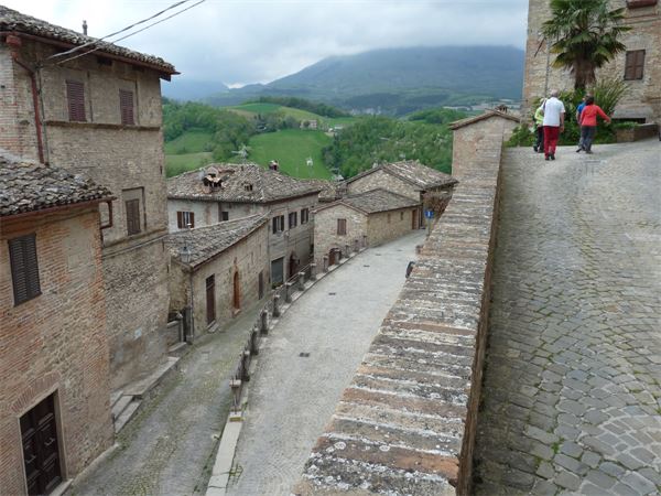 Sui monti dei paesi terremotati di Marche e Umbria