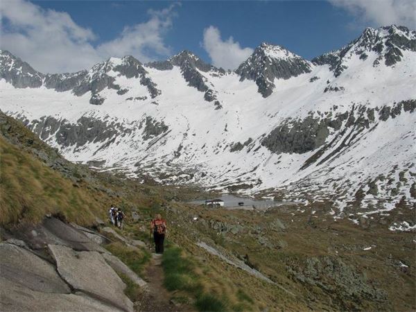 Traversata Rif. Tonolini - Rif. Gnutti (BS)