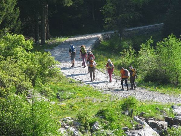 Traversata Rif. Tonolini - Rif. Gnutti (BS)