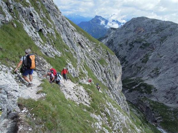 TREKKING ALTA VIA DEI PASTORI - DOLOMITI