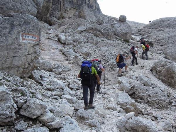 TREKKING ALTA VIA DEI PASTORI - DOLOMITI